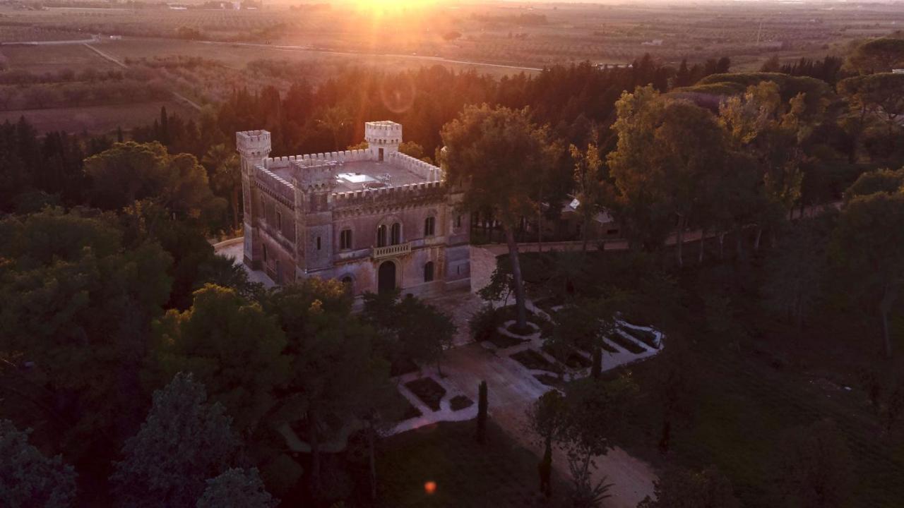 Castle Elvira - The Castle & The Cottage Trepuzzi Exterior photo